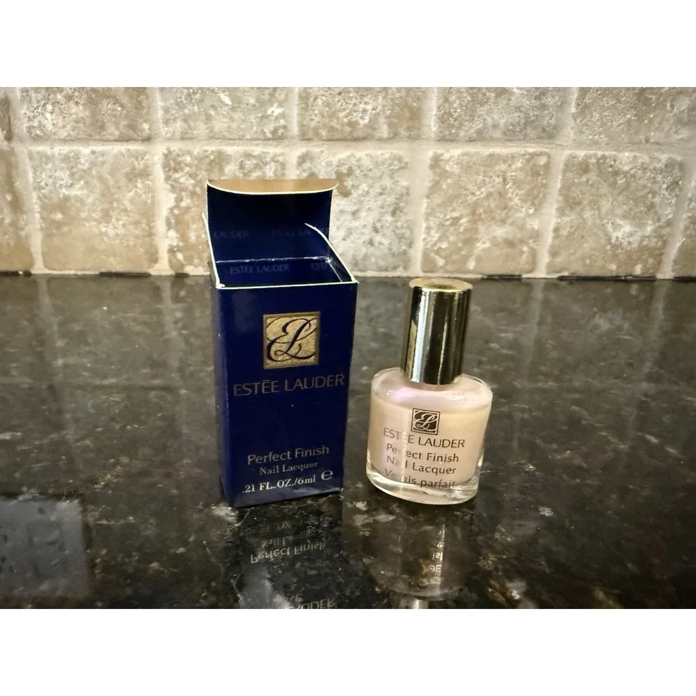 ESTEE‎ LAUDER PERFECT FINISH NAIL LACQUER In Bloom NEW In Box